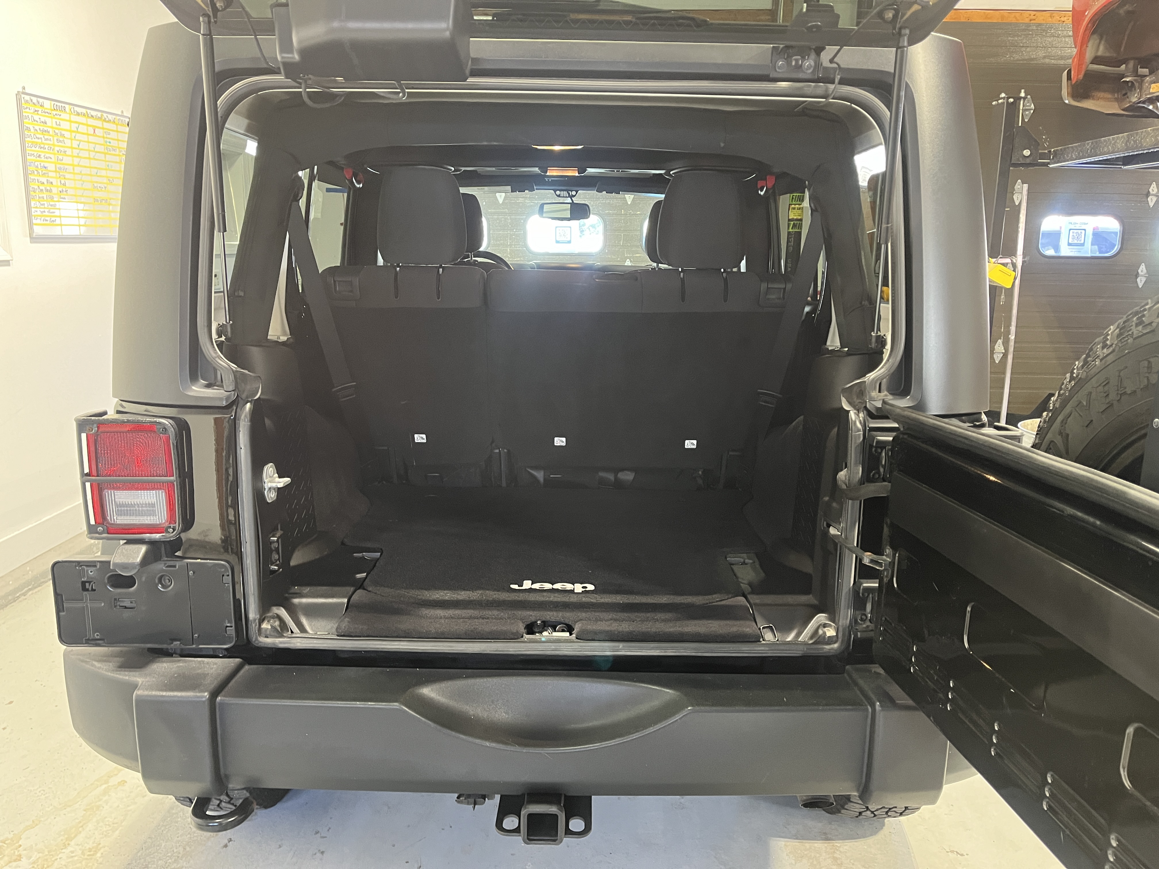 2016 Jeep Wrangler Unlimited Black Bear - Photo 30