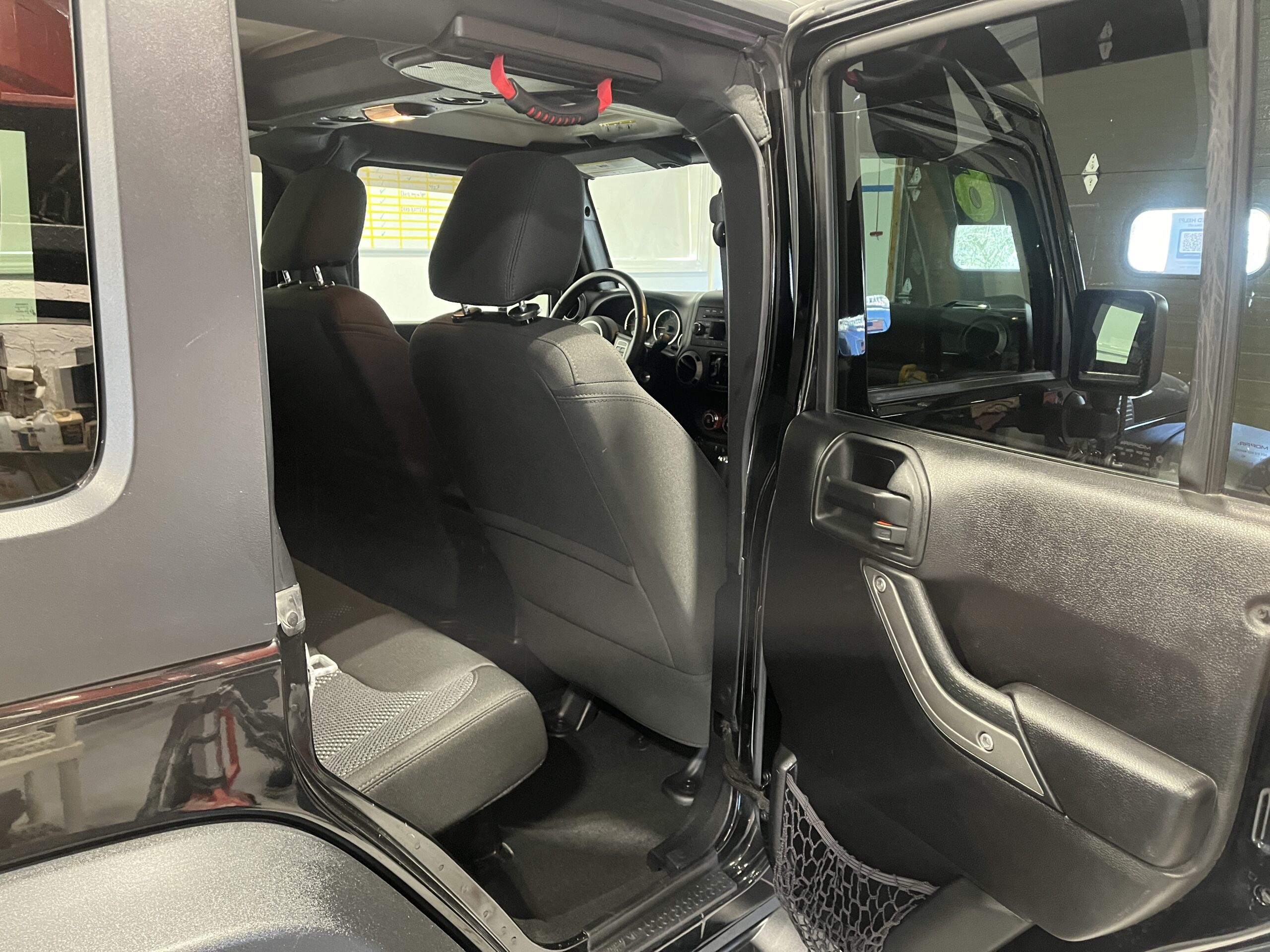 2016 Jeep Wrangler Unlimited Black Bear - Photo 12