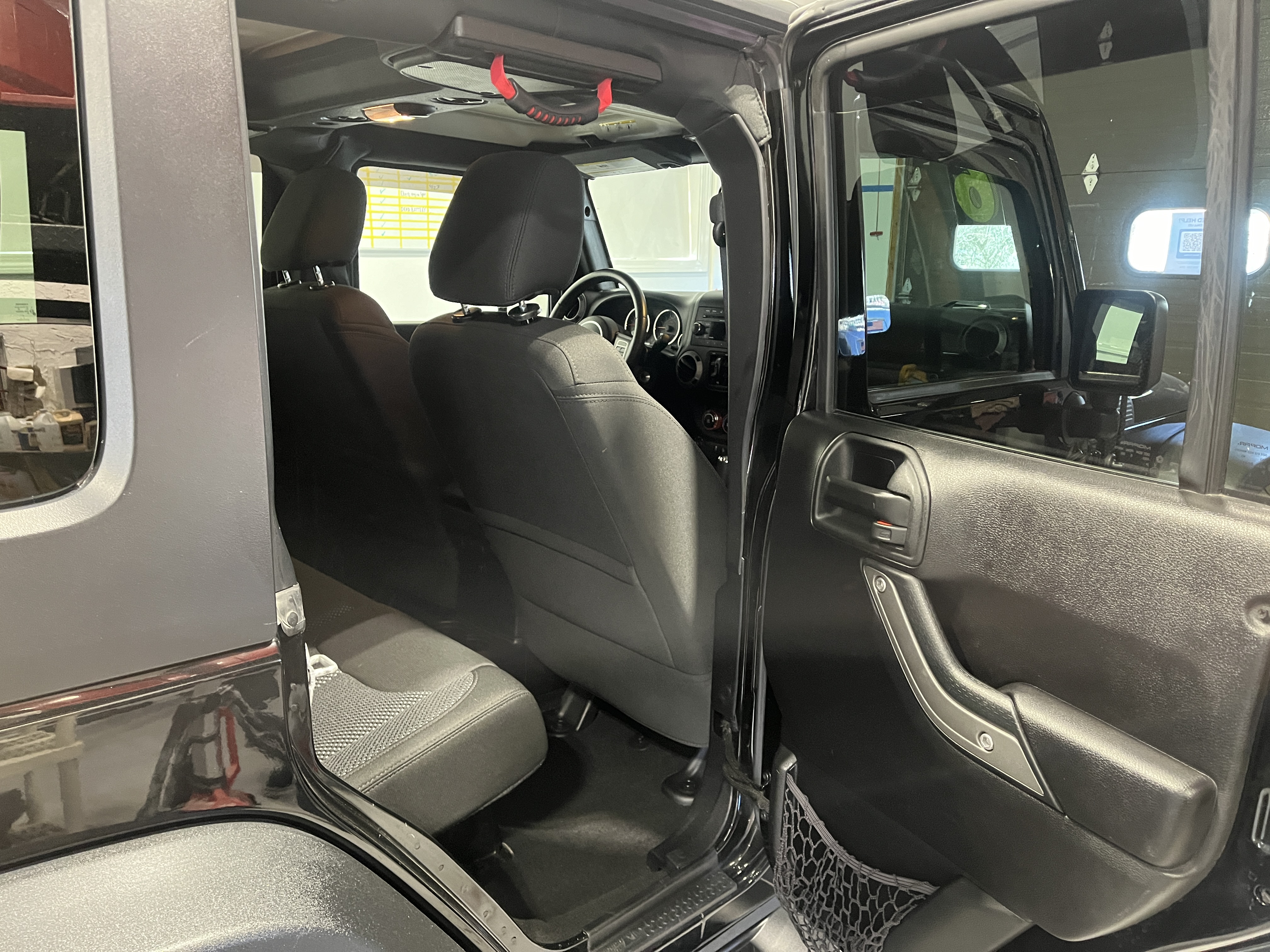 2016 Jeep Wrangler Unlimited Black Bear - Photo 31