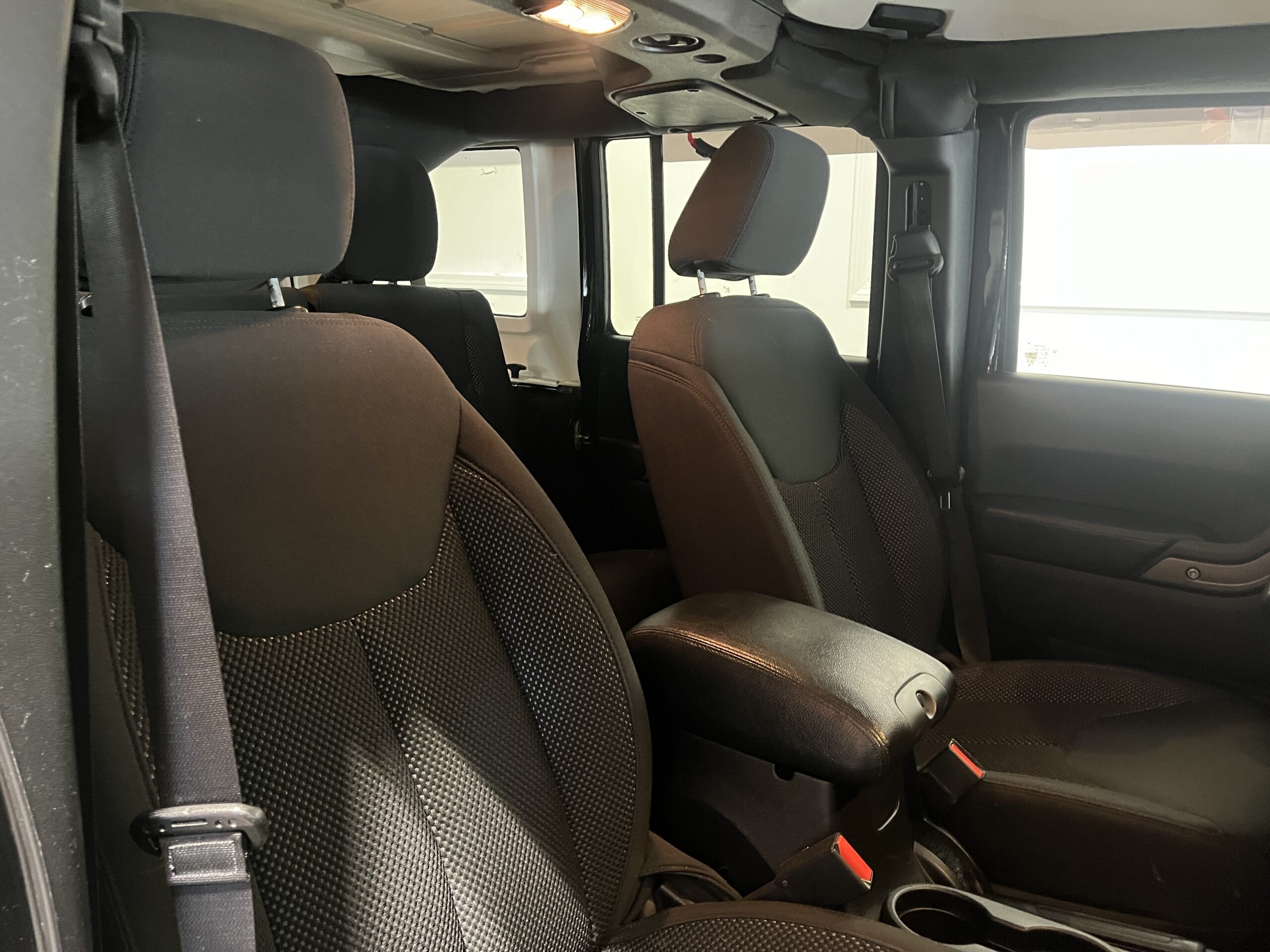 2016 Jeep Wrangler Unlimited Black Bear - Photo 18