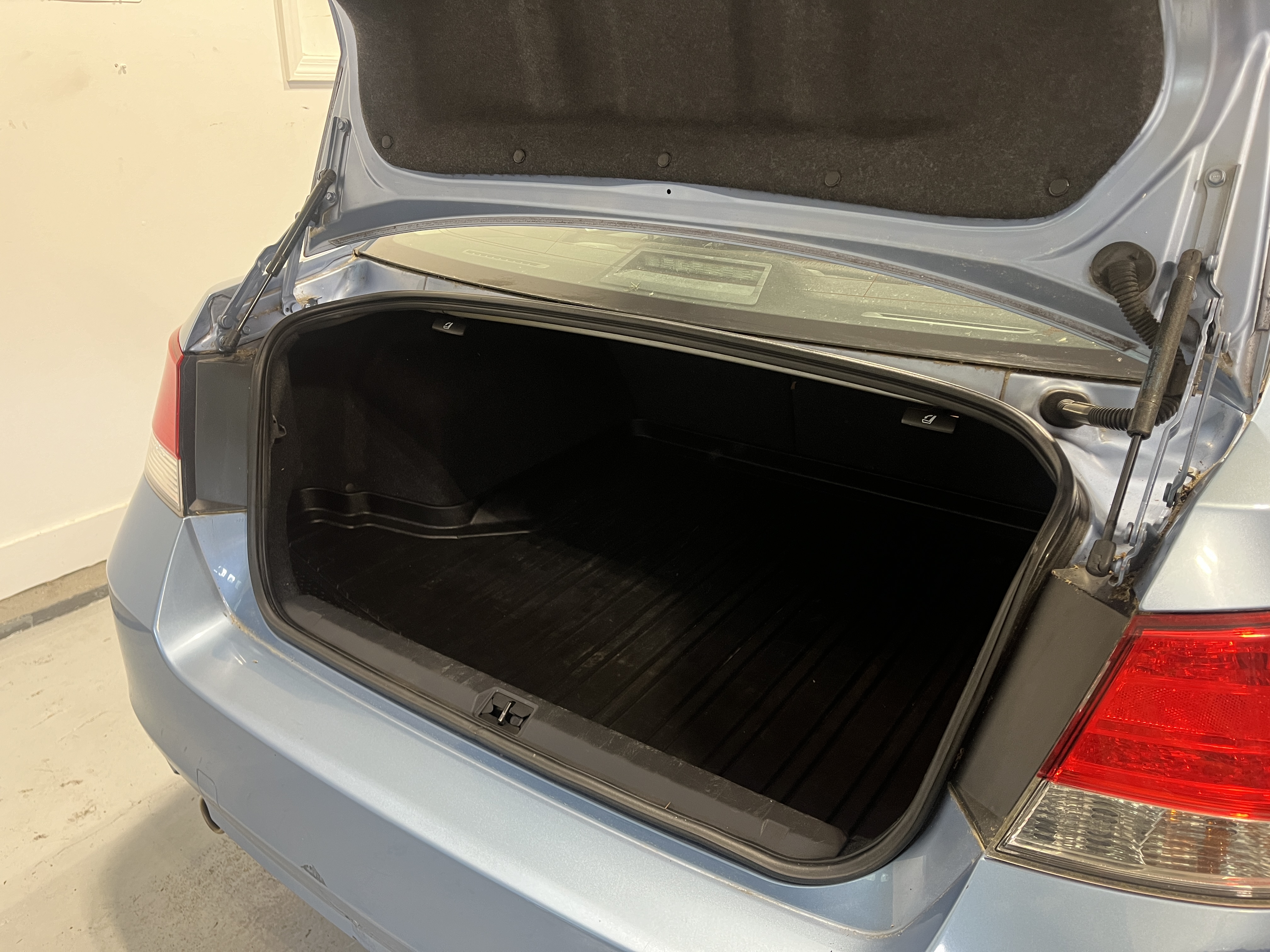 2010 Subaru Legacy I Premium - Photo 29